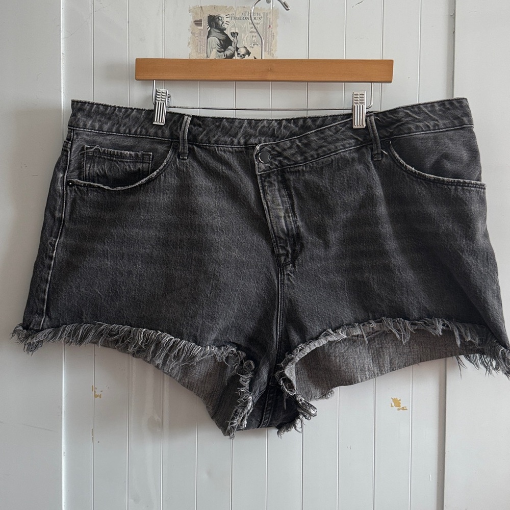 Good American Denim Cutoff Shorts